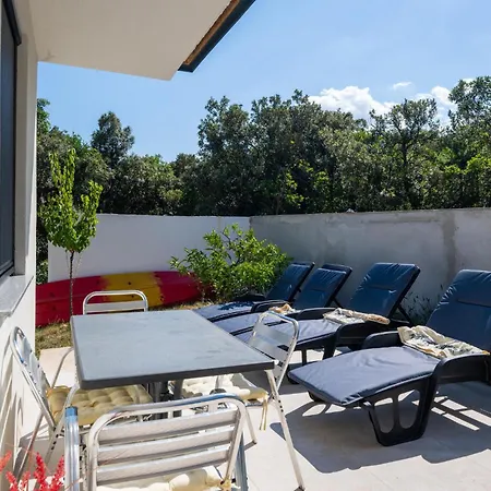 בית נופש 3 Bedroom In Peruški